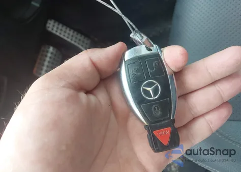 2014 Mercedes-Benz C 250 250 z USA, uszkodzony, nr VIN WDDGJ4HB5EG289213